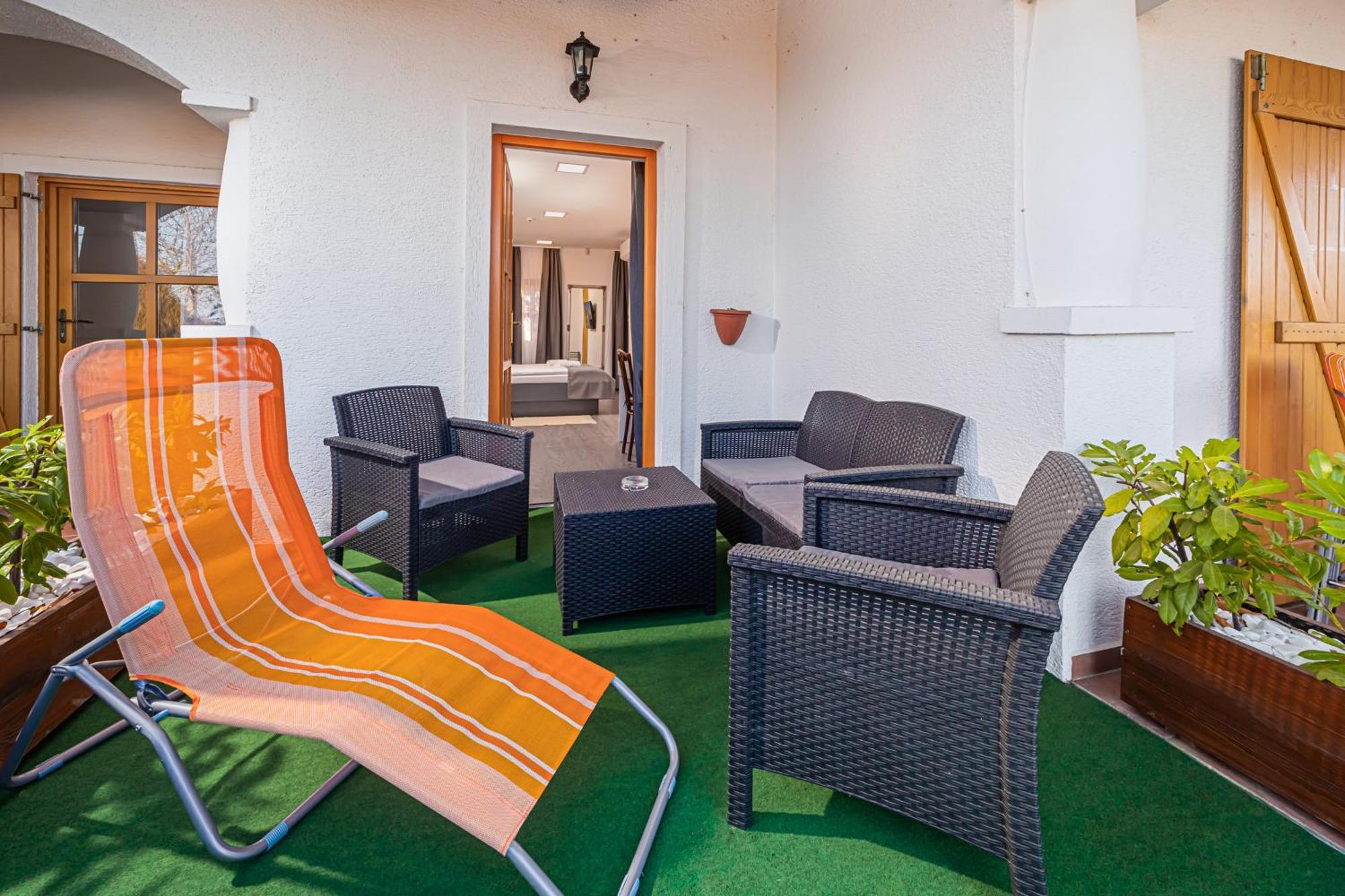 Rigotanya Relax & Wellness Panzio Buekfuerdo Hotel Ngoại thất bức ảnh