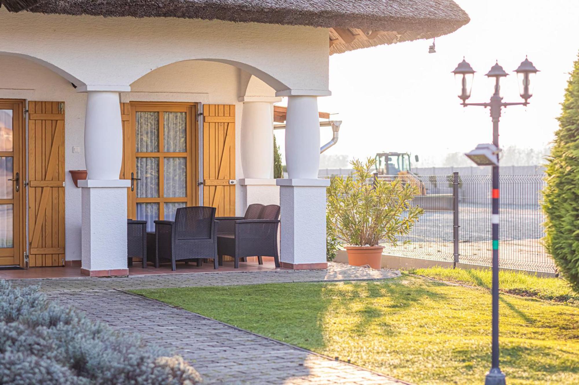 Rigotanya Relax & Wellness Panzio Buekfuerdo Hotel Ngoại thất bức ảnh